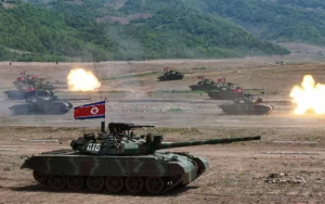 金正恩觀摩朝鮮人民軍各兵種戰(zhàn)術(shù)綜合訓(xùn)練