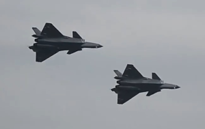 回顾2025年中国海军、空军、火箭军的重器硬核突破