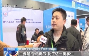 各地开展多种活动 践行新时代雷锋精神