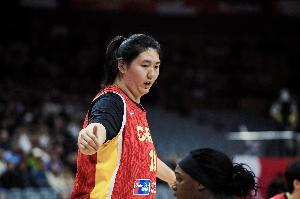 中国女篮险胜捷克引热议!苏群:张子宇与现代篮球脱轨 很难再有李梦了