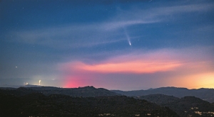 阳泉星空摄影师拍到数万年一遇彗星