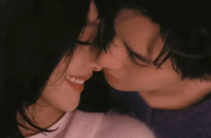 章若楠王安宇甜笑依偎画面养眼 温柔对视甜度超标