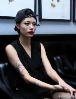 汪峰前妻葛荟婕自曝，遭小7岁男友当众家暴耳光 情感暴力引热议