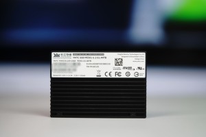 长江存储PE501 61.44TB图赏 疾速14200MB/s！