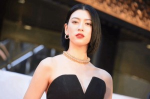 三吉彩花惊晒后背巨型纹身！中国刺青师操刀