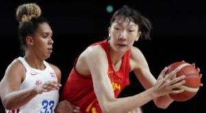 中国女篮首秀赢了42分，李月汝贡献21+12