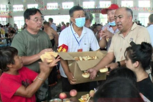 维族兄弟载一万个馕远行九千里 驰援河南灾区