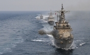 韩国13艘军舰演练：120枚炮弹猛烈轰击“敌机”