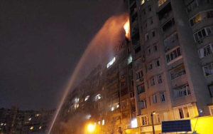 乌克兰第聂伯罗市一公寓楼遭袭 死亡人数升至12人