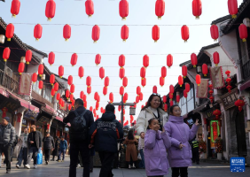 組圖：佳節(jié)將至年味濃 大街小巷張燈結(jié)彩