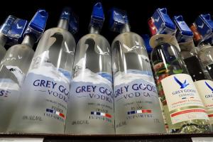 俄羅斯假酒大案已致至少25人死亡 警方展開(kāi)調(diào)查