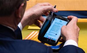 美財(cái)長(zhǎng)手機(jī)短信曝光 阿根廷搶市場(chǎng)引不滿