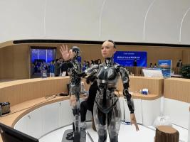 2025，他们在中国感受2052