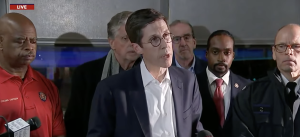 美布朗大學(xué)槍擊案已致2死8重傷 槍手仍未被捕