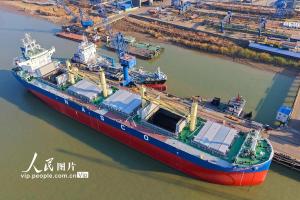 江苏南京：船企赶订单 冲刺“全年红”