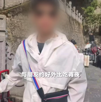 19岁男生骑摩托被当街拦截刺杀 父亲发声