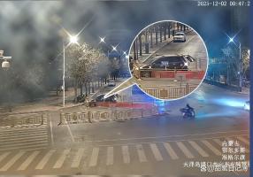 男子酒驾拖行护栏数百米后逃逸 惊险画面引关注