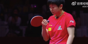 孙颖莎和王楚钦的奖杯真的摆了满满一屏！