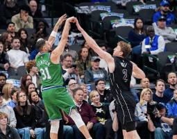 克莱命中个人第2800记三分球 跻身历史前五