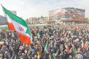 美国举起关税大棒持续施压，伊朗要给“难忘教训” 局势紧张升级