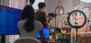 网络主播彭煊之、杨遂娃偷税被查 税务部门依法追缴税费