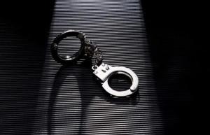 女子带智力残疾丈夫到邻居新房自杀 双双坠楼一死一伤