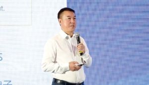 甘肃退伍老兵抱紧黄仁勋狂揽上千亿 从老兵到AI巨头的传奇转身