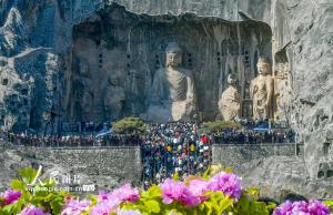 河南洛阳龙门石窟景区游人如织 热闹非凡