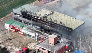 河南一超市发生大火 无人员伤亡 火势猛烈引发关注