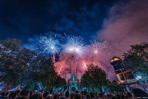 幼童把摔炮当糖果入口后爆炸 安全隐患需警惕