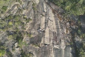 2名大学生跟风打卡“魔鬼崖”被困 网红点安全风险引关注