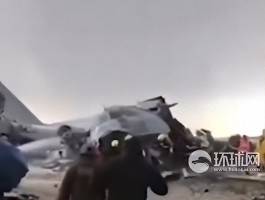 玻利维亚一军机坠机 多人受伤车辆受损