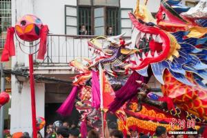 广西宾阳炮龙节上演“硬核”狂欢 两广非遗对话