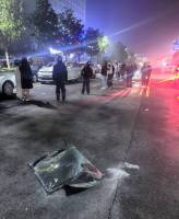 新能源车突发爆响 挡风玻璃震裂掉落 疑似车内物品引发