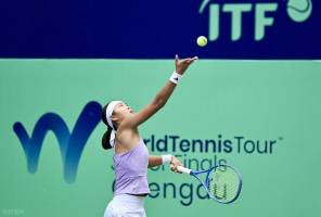 中国女网17岁1米80混血新星崛起 成人赛连胜引发关注