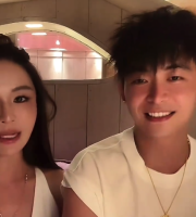 网红“懒猫”通过其认证微博账号正式官宣恋情