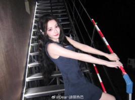 品牌方回应迪丽热巴缺席 不可抗力影响行程