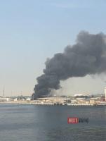 滞留迪拜港口中国船员发声：船停在导弹攻击轨迹正下方，距爆炸点仅几百米，不知何时能回国