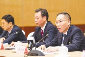 将玄武岩拉“丝”可制成消防服 推动纺织产业高端化转型