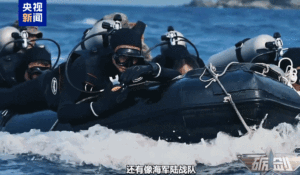 直击海陆空火箭军联合登陆抢滩现场 多军兵种立体投送演练