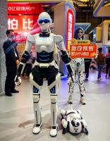 北京街头机器人跑友大半夜偷偷卷 自主导航夜跑测试