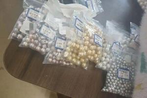 女子入职半年偷走公司500多件珠宝 仓管员监守自盗