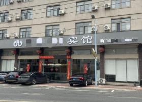 被打者持双节棍反击致闯入者轻伤二级 防卫边界引发争议