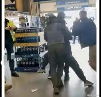 乌克兰男子购物时被强行征兵 街头“围猎”频发