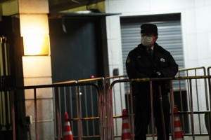 日本自卫官带18cm长刀闯中国使馆，扬言不被接见就自尽，日网友破防了！