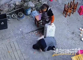 女子父亲离世没见上最后一面跪地痛哭 网友：要珍惜与父母相处的时光