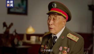 96岁老战士和17岁战友同框 再看牺牲战友的笑容老战士哭了