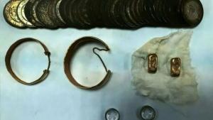 女子清空樟木箱发现财物被盗 回收师傅“顺手牵羊”