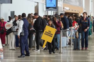 薪资无着落 美国机场或再陷安检混乱