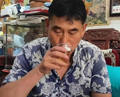 “大衣哥”朱之文还在用诺基亚 朴素价值观的坚守